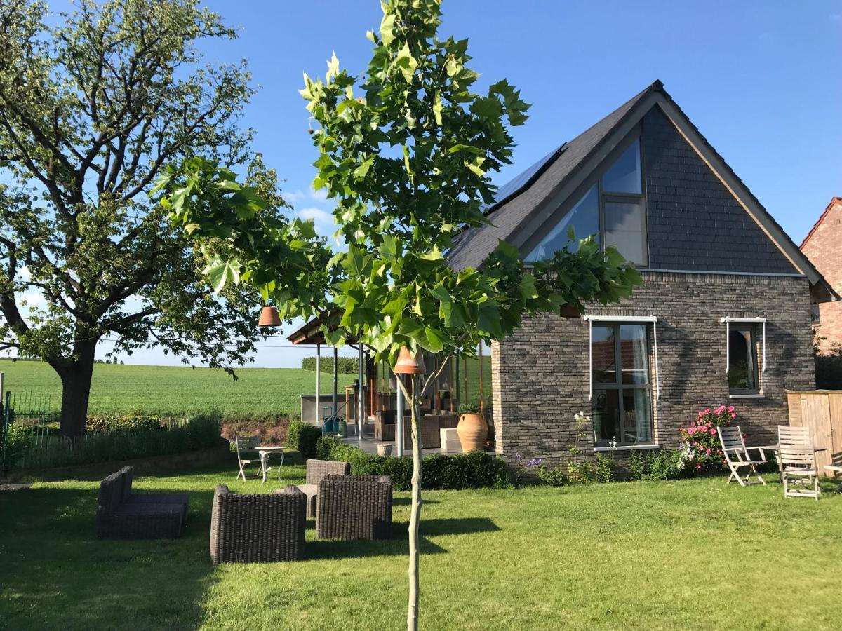 Gastenverblijf Chambre Damis - Geniet Van Haspengouw, Buiten En Binnen! Heers Exterior photo